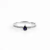 Anel de Safira Azul Gota com Diamantes em Ouro Branco 18k