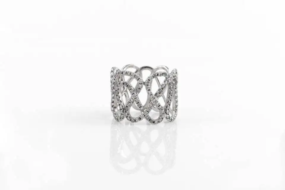 Anel Trançado com Diamantes em Ouro Branco 18k