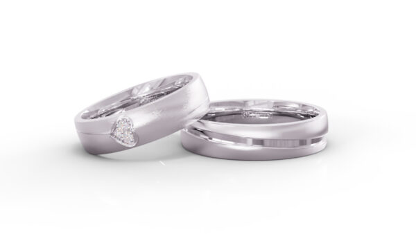 Alianças de casamento com diamantes.